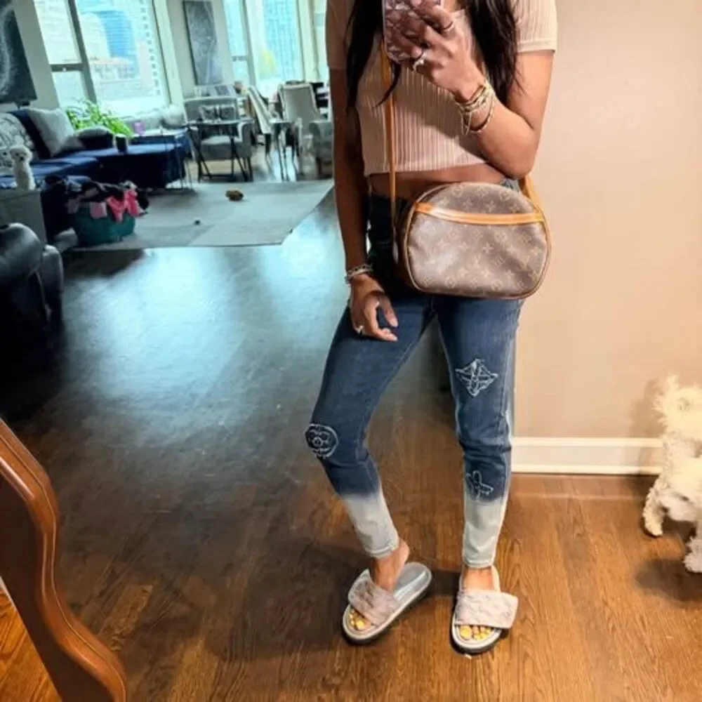 ✨Classic LV Louis Vuitton Monogram Crossbody ✨ - Picture 5 of 10
